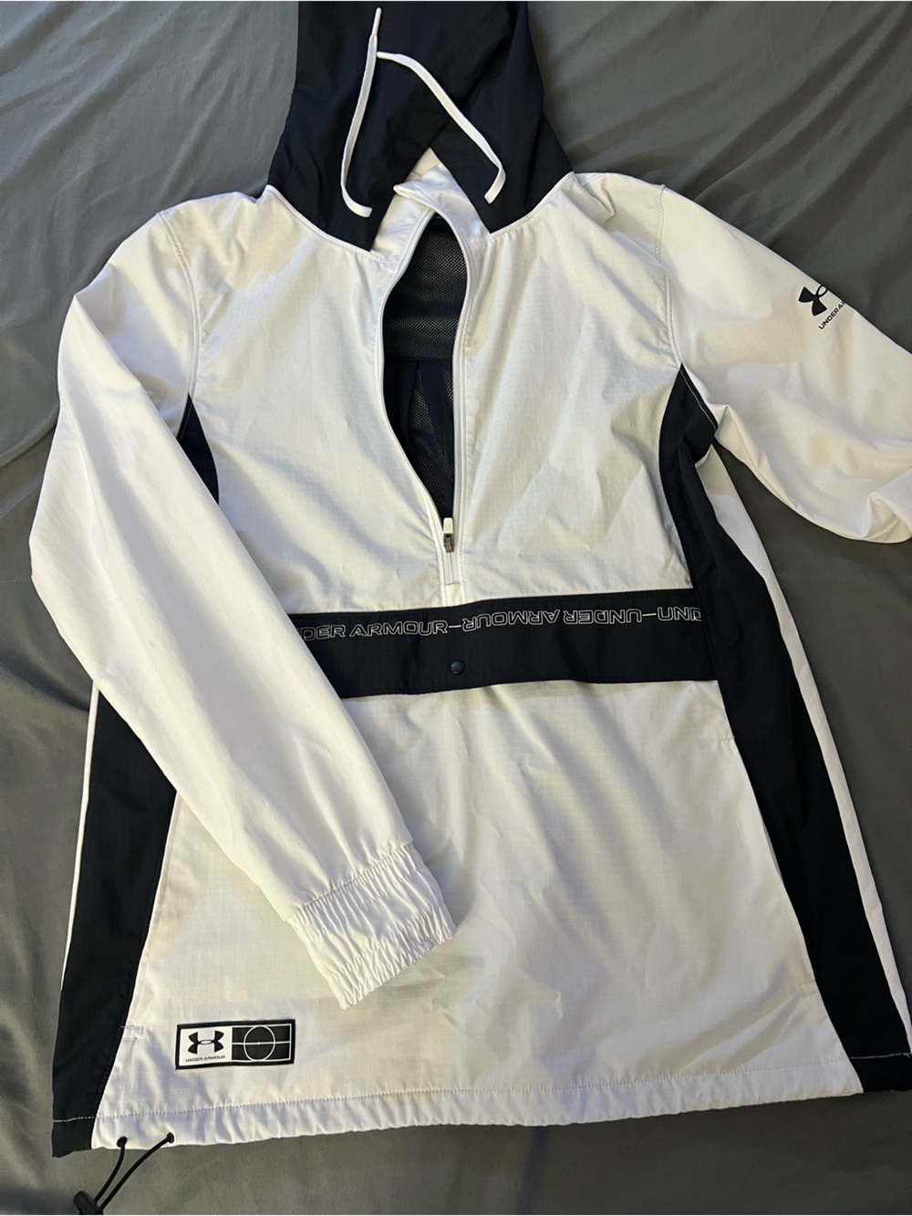 Under Armour White and Black Pullover Windbreaker Hoodie